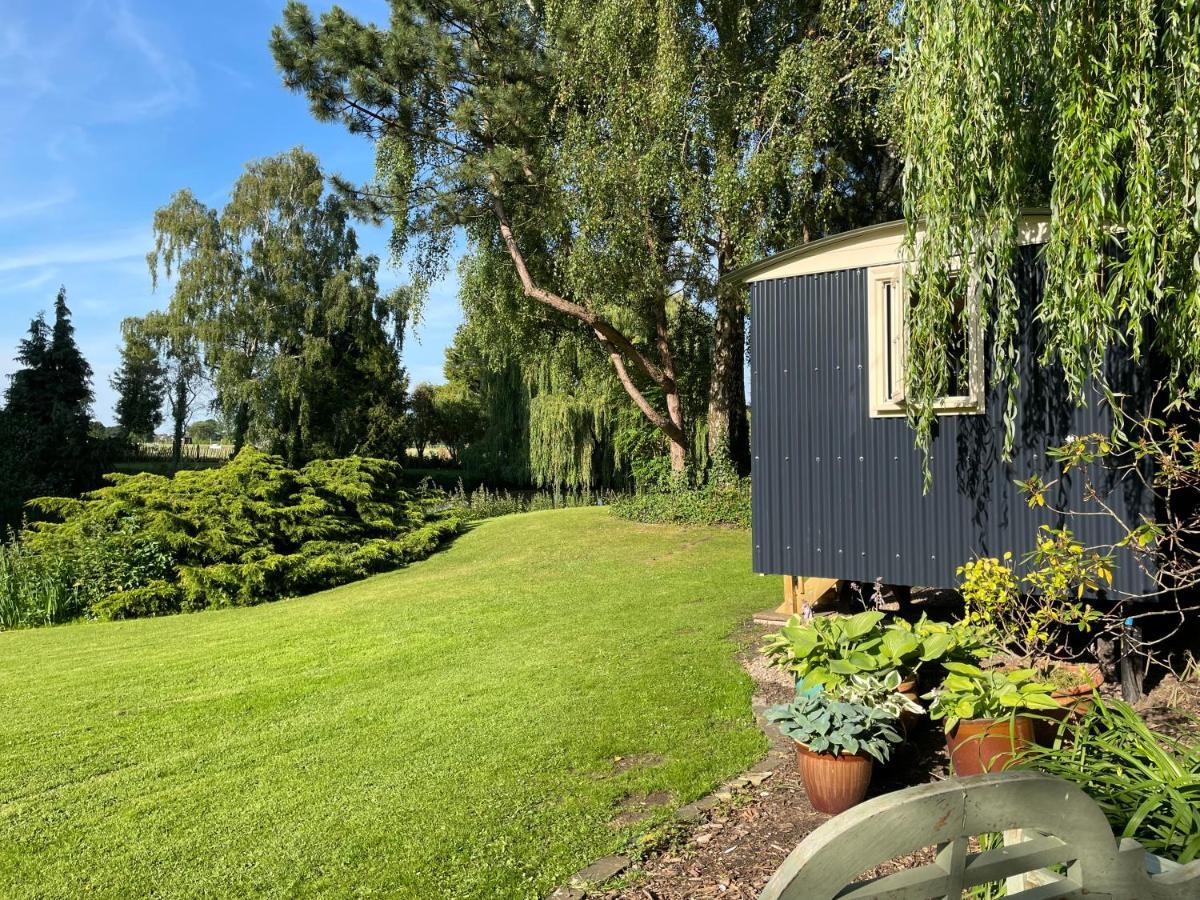 Monkspool B&B Church End Екстериор снимка